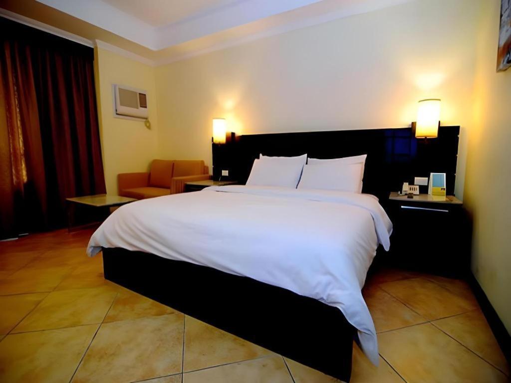 Mo2 Westown Hotel San Juan Bacolod Exterior photo
